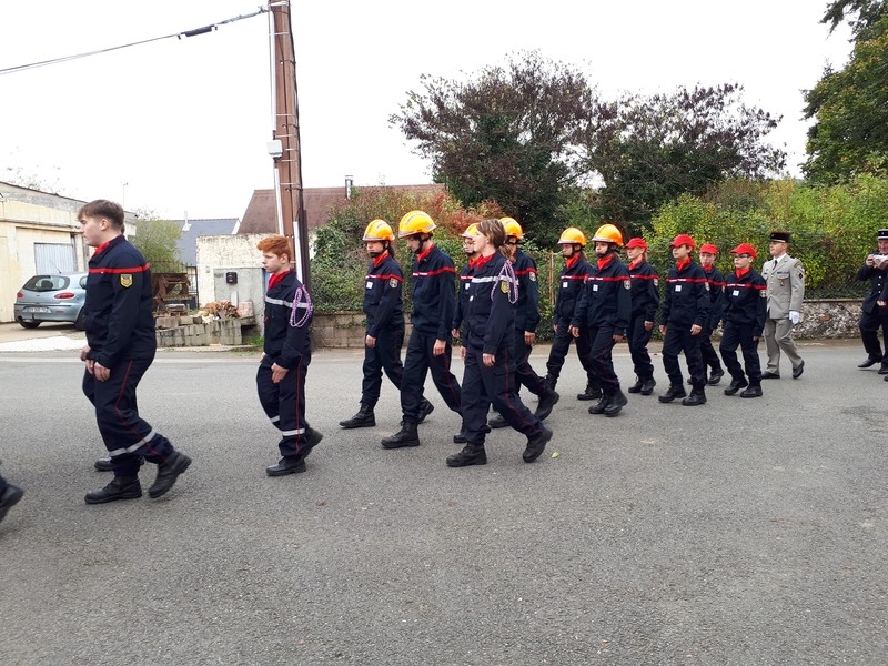 Arrivée des pompiers au monument aux morts