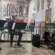 Les musiciens jouent 
